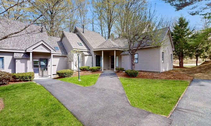 West Hartford Condo | Spacious condo with mountain view, fireplace, a/c, walk to Lake Pinneo
