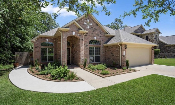 Walden on Lake Conroe House | Spacious Conroe Home < 4 miles to the Lake!