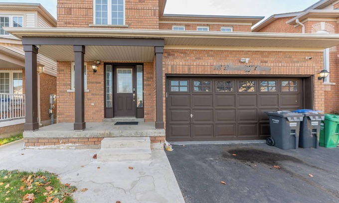Brampton House | Spacious & Cozy 3BR,2.5WR Family Retreat in Brampton