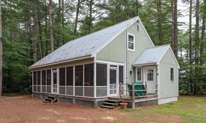 Chocorua House | Spacious Cozy Home, nearby King Pine and Cranmore skiing, and event venues