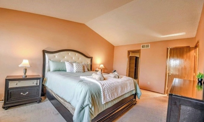 Reynoldsburg House | Spacious Cozy home w/King Master Ste