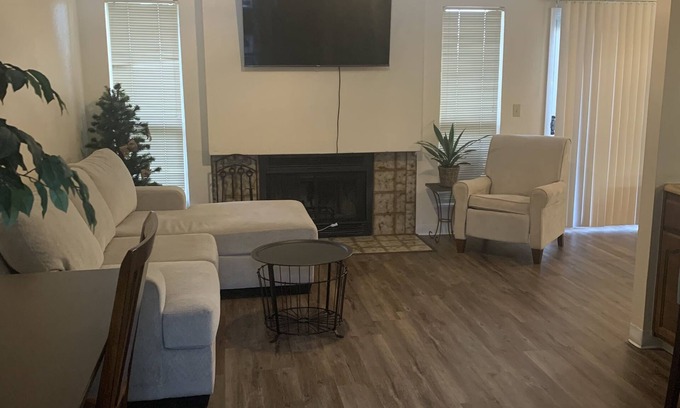 West Sacramento House | Spacious, cozy, quiet, safe, & lovely place to stay! Great location!