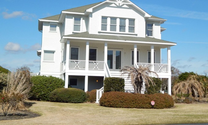 Shell Island House | Spacious, custom built sound front home with pool
