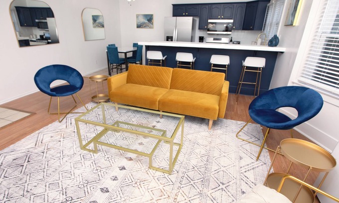 West Gateway House | Spacious Downtown Gem w/Parking