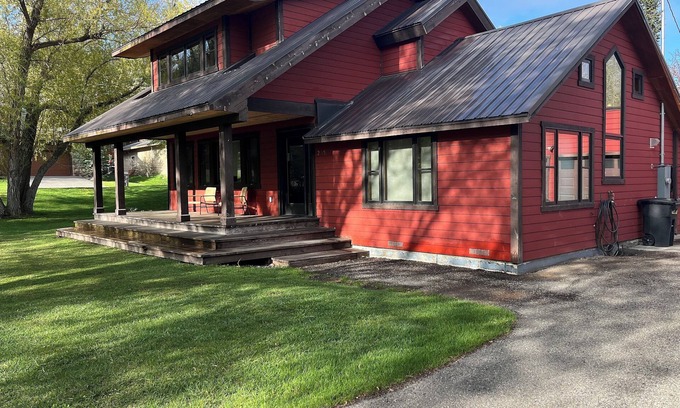 Jackson House | Spacious E. Jackson home with "Hike-In Hike-Out" access to Cache Creek Trails!