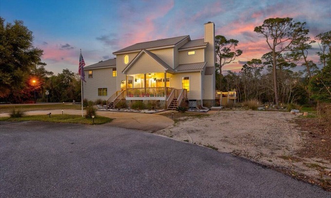 Mary Esther House | Spacious Emerald Coast House w/Views Near Beach