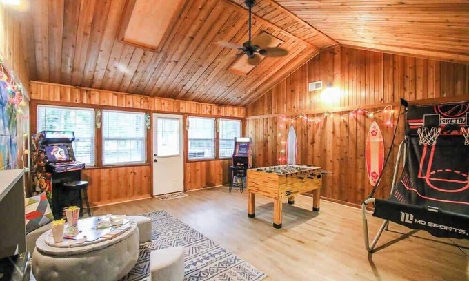 Pooler House | Spacious Executive Rental near Savannah: All amenities included
