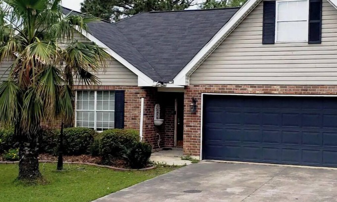 Thibodaux House | Spacious family friendly 3 bedroom 2 bath home