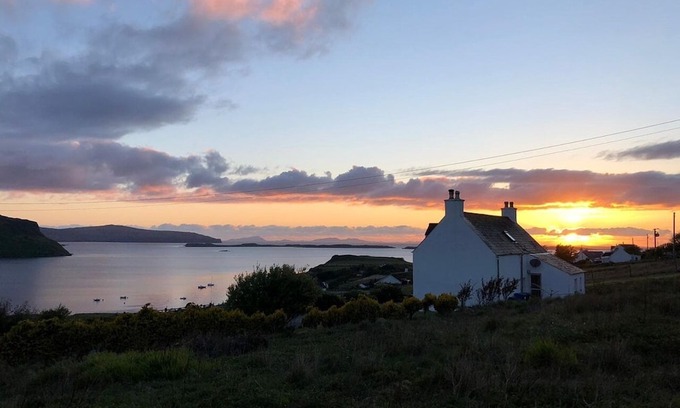 Stein Cottage | SPACIOUS FAMILY FRIENDLY TRADITIONAL COTTAGE - AMAZING SEA VIEWS - SLEEPS 6