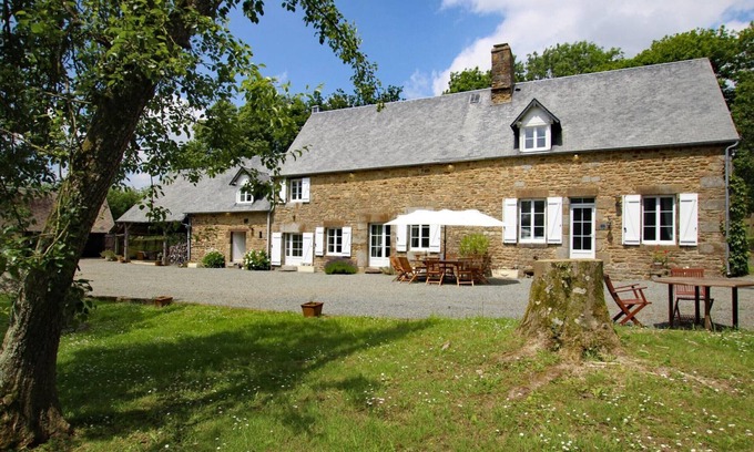 Bourguenolles Cottage | Spacious Family Home with Garden, Baby Equipment, and Game Room - Sleeps 12