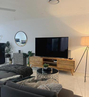 Campbelltown House | Spacious family home