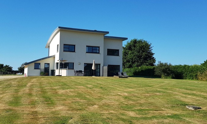 Treflez House | Spacious family home - land and sea views - quiet, close to beaches. 8 p.