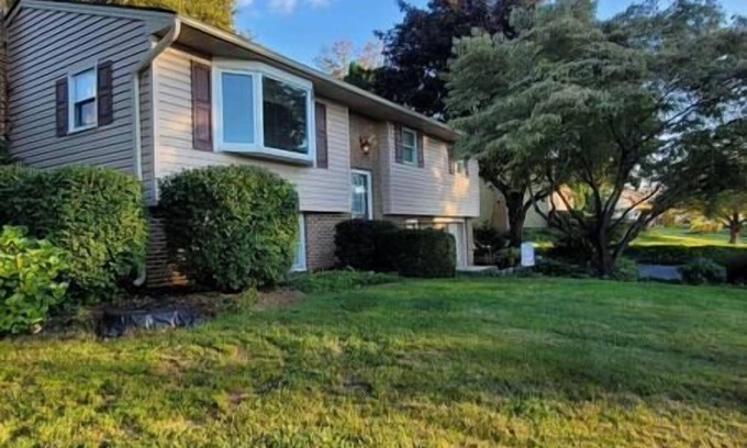 Witmer House | Spacious Family Home in Amish Country!
