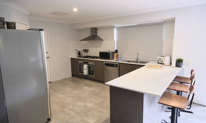 Dawesville House | Spacious Family Retreat