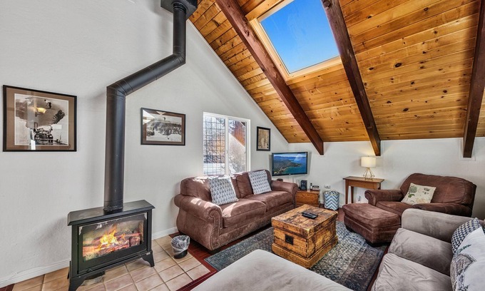 Country Club Estates House | Spacious Forest Mtn Chalet 3BR,2BA+Bonus Bunk Rm