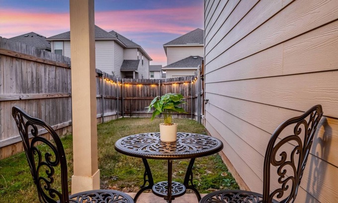 Fort Worth House | Spacious Fort Worth House Ideal for Relocations