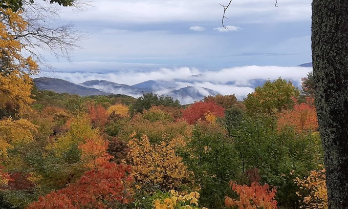 Beech Mountain House | Spacious, fully stocked house, close to skiing, fantastic long range view