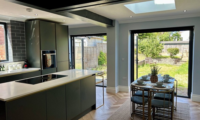 Norwich House | Spacious Getaway for 6 | Private Home + Parking