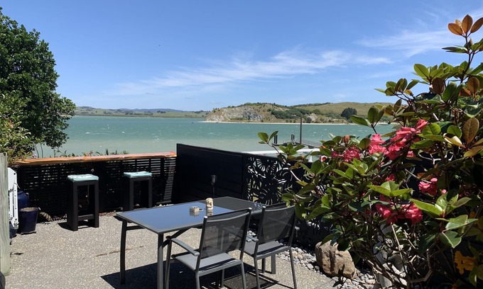 Onerahi Apartment | Spacious harbourside apartment with amazing views