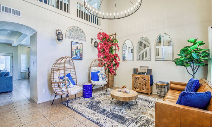 Biggs Field House | Spacious Haven with Outdoor Fun, 5 Bd Home, Primary King, EV Charger, Grill