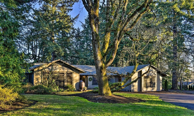 Hillsboro House | Spacious Hillsboro Home ~ 18 Mi to Portland!