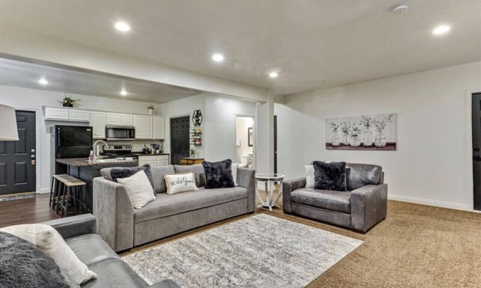Orchard North Condo | Spacious Hillside Haven | Massage | Patio