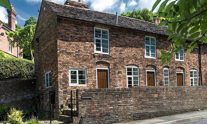 Coalbrookdale Cottage | Spacious Historic Cottage 2 Bathrooms, Ironbridge Museums, Family-friendly