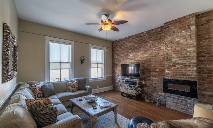 Hermann Bed & Breakfast | SPACIOUS HISTORIC DOWNTOWN LOFT! BEST LOCATION IN THE HEART OF TOWN!
