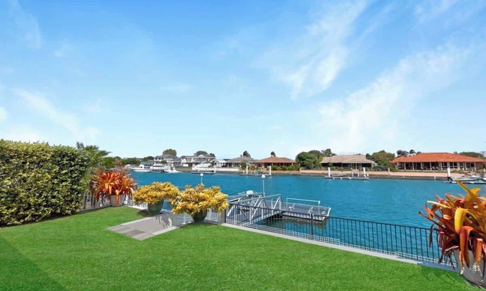 Banksia Beach House | Spacious Holiday Unit on Canal at Banksia Beach