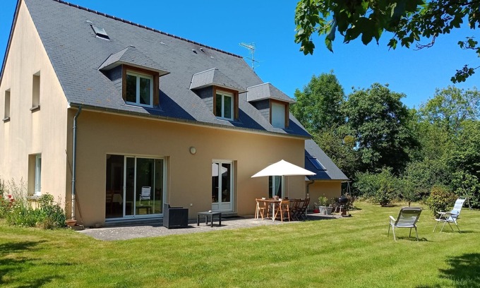 Dragey-Ronthon House | Spacious holiday home located in the heart of the bay of Mont St Michel.