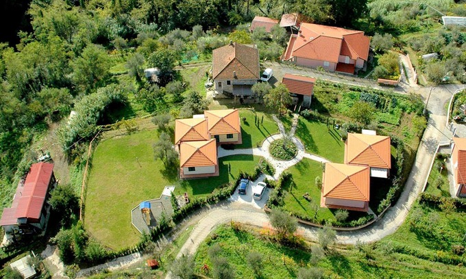 Montebello di Mezzo House | Spacious Holiday Home in Bolano with shared Pool