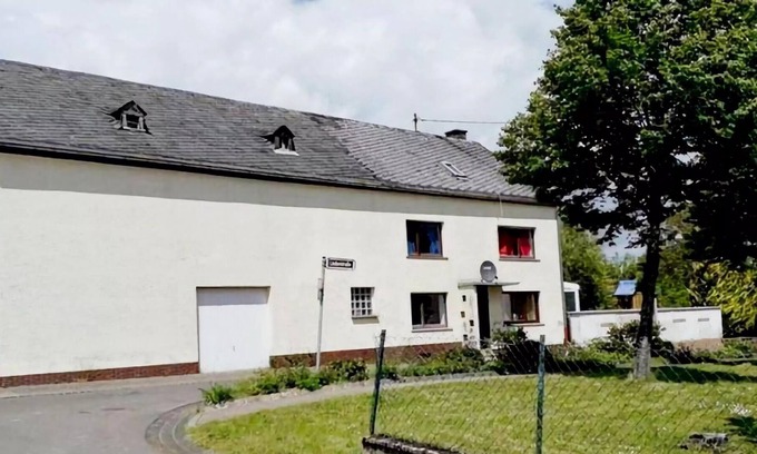 Karl House | Spacious Holiday Home in Karl in Eifel