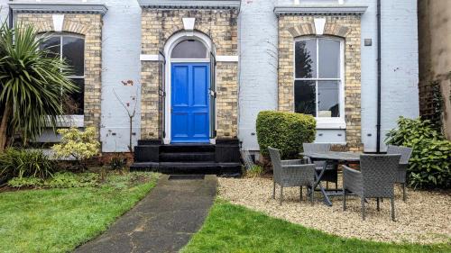 Leeds House | Spacious home, by Headingley Stadium, LGI, Leeds Arena, and the University of Leeds