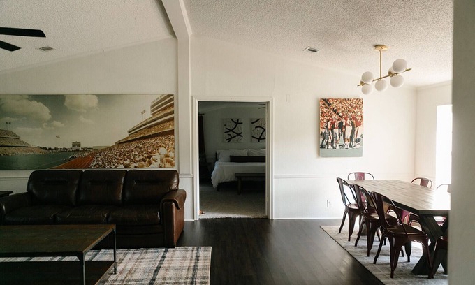 College Station House | Spacious Home for Hosting - Firepit, Huge Yard & Parking - 7 Mins to Texas A&M