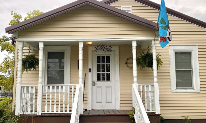 Summerlee House | Spacious home in quiet neighborhood. Fenced yard. Easy access to attractions.