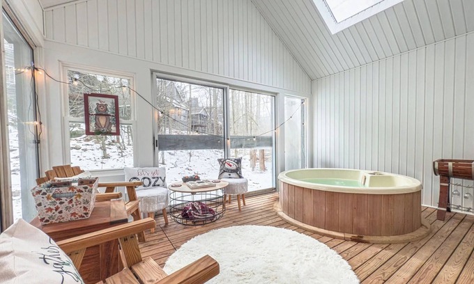 White Haven House | Spacious Home near Lake Harmony w/Lake Club Access Included, Hot Tub, Grill
