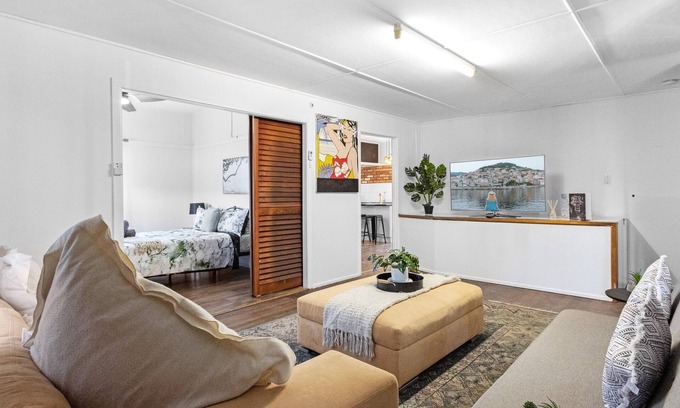 Urangan House | Spacious Home Near Urangan Beachfront