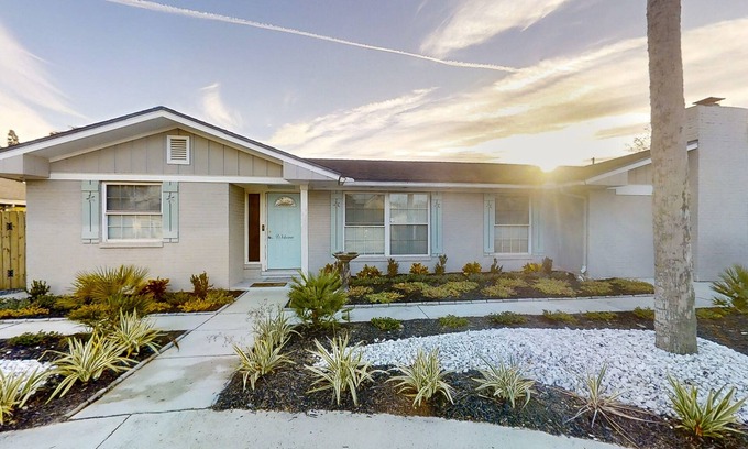 Palm Valley House | Spacious home with private pool , golf nearby, WIFI and near beaches