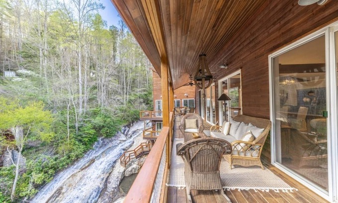 Highlands House | Spacious Home w Private 60ft Sliding Waterfall, Granite pool, Spa Room & Hot Tub
