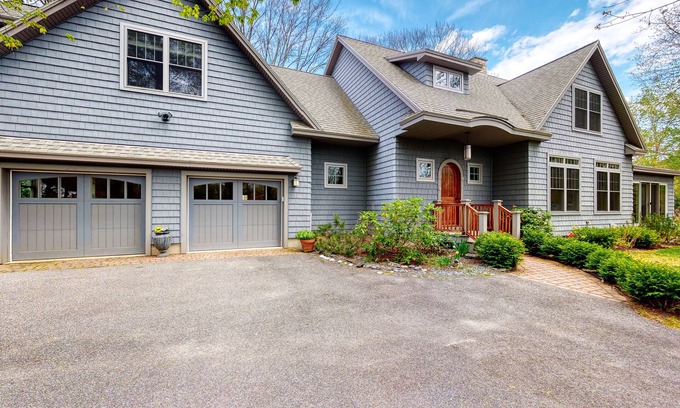 Cape Neddick House | Spacious home with sunroom, yard, & fireplace - close to town & sites
