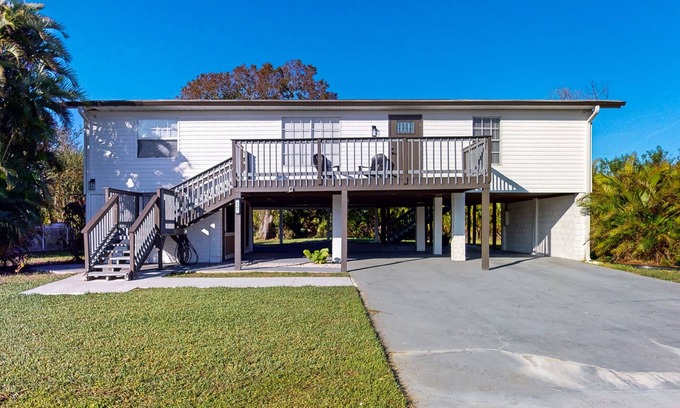 Charlotte Park House | Spacious home with private balcony , washer/dryer, and work space-dog friendly