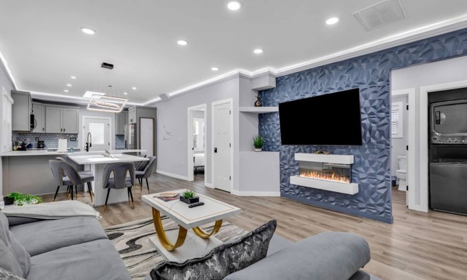 Villa Heights House | Spacious House in Charlotte Close to NoDa District