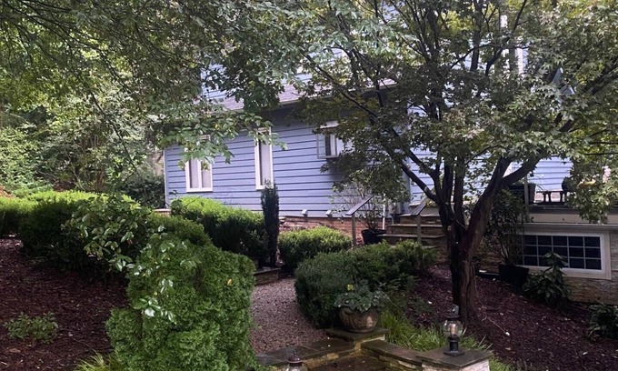 Mount Holly House | Spacious House on the lake 15 min from uptown Charlotte or CLT airport