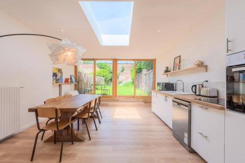 Mouvaux House | Spacious house with 4 bedrooms & garden, near tram
