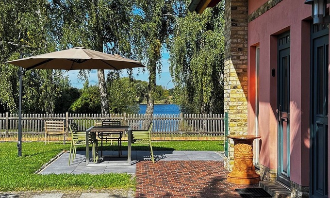 Paewesin Cottage | Spacious house with lake view, garden and rowing boat on the Beetzsee