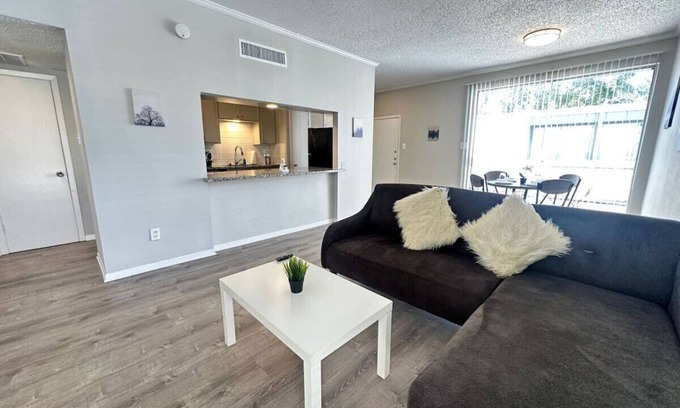 Nassau Bay Apartment | Spacious Houston Downtown, Near NASA Space Center.