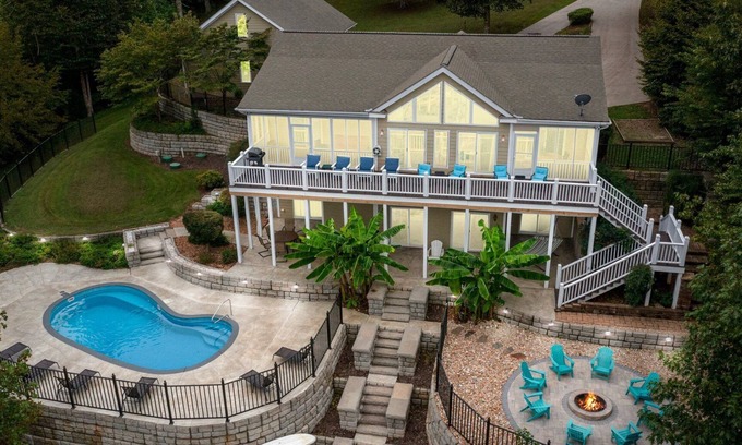 Littleton House | Spacious Lake House WITH POOL in a Coveš¹Sleeps 14š¹ Close to Shopping/Dining