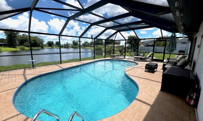 North Fort Myers House | Spacious lakefront pool home in North Fort Myers - Horizon Oasis