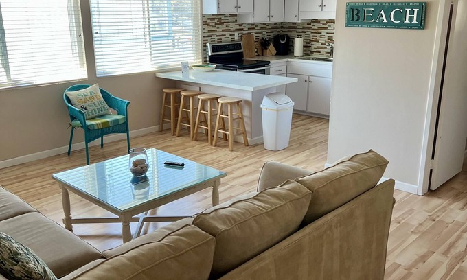 South Mission Beach Condo | Spacious, Light/Bright, Balcony w/Bay View, Garage