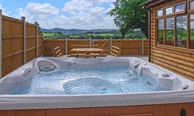 Llandrindod Wells Ski Chalet | Spacious lodge with one double and one twin.